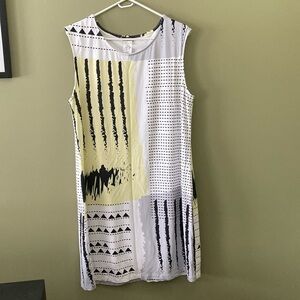 DCZ Yellow and Black Midi Dress with Sleeveless Design and Crew Neck
